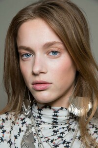 backstage-defile-isabel-marant-automne-hiver-2019-2020-paris-coulisses-137.thumb.jpg.22ca823e59d1892a071aff2ce26f4c41.jpg