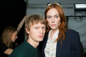 backstage-defile-isabel-marant-automne-hiver-2019-2020-paris-coulisses-18.thumb.jpg.a267509526c38129dd33633f0e885728.jpg