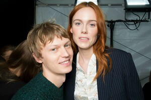 backstage-defile-isabel-marant-automne-hiver-2019-2020-paris-coulisses-20.thumb.jpg.cfb47cf298a0210d31c2b9750507bc71.jpg