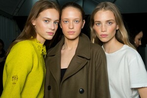 backstage-defile-isabel-marant-automne-hiver-2019-2020-paris-coulisses-31.thumb.jpg.de16599fc729c281941221bd5d768685.jpg