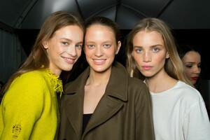 backstage-defile-isabel-marant-automne-hiver-2019-2020-paris-coulisses-32.thumb.jpg.57638534edef70345c94a671d2ad8b64.jpg