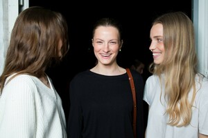 backstage-defile-isabel-marant-automne-hiver-2019-2020-paris-coulisses-6.thumb.jpg.ae532ad6fd963cbdfa21eaffcf3d8efe.jpg