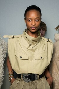 backstage-defile-isabel-marant-automne-hiver-2019-2020-paris-coulisses-64.thumb.jpg.dc4980c69e8b04ede5b0bc92271c0c9d.jpg