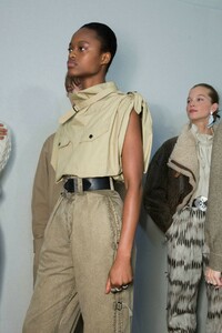 backstage-defile-isabel-marant-automne-hiver-2019-2020-paris-coulisses-70.thumb.jpg.653ca96d4ade5c01a14bcf55481e1fcc.jpg