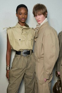 backstage-defile-isabel-marant-automne-hiver-2019-2020-paris-coulisses-77.thumb.jpg.3ed1fba3ae46401df45fd67dddcb0f78.jpg