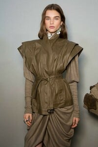 backstage-defile-isabel-marant-automne-hiver-2019-2020-paris-coulisses-85.thumb.jpg.9237748b50fa5312870a1771729837ce.jpg