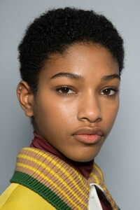backstage-defile-lacoste-automne-hiver-2019-2020-paris-coulisses-187.thumb.jpg.493558a5b0d7cff423e647d9e1353ae7.jpg