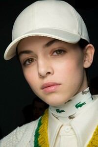 backstage-defile-lacoste-automne-hiver-2019-2020-paris-coulisses-52.thumb.jpg.018c02df3b50e6a3b22f7b4273e6cbd1.jpg