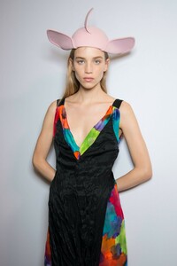 backstage-defile-loewe-automne-hiver-2019-2020-paris-coulisses-37.thumb.jpg.849b163e779b7324accaf83d134cddaf.jpg