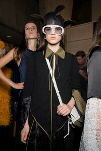 backstage-defile-loewe-automne-hiver-2019-2020-paris-coulisses-68.thumb.jpg.8b59fd0e9c6ad8074d4b050d1b6ec564.jpg