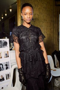 backstage-defile-olivier-theyskens-automne-hiver-2019-2020-paris-coulisses-23.thumb.jpg.4575b54c835b8b33d2d2b20a42ffd088.jpg