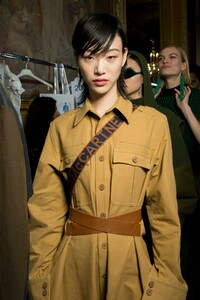 backstage-defile-stella-mccartney-automne-hiver-2019-2020-paris-coulisses-114.thumb.jpg.7e134311ebfdd6a28ddfe45a8d65f19f.jpg