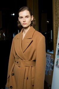 backstage-defile-stella-mccartney-automne-hiver-2019-2020-paris-coulisses-21.thumb.jpg.4d6e895cb8704ae5c6866cdd2c0f0a12.jpg