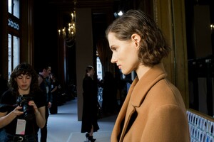 backstage-defile-stella-mccartney-automne-hiver-2019-2020-paris-coulisses-22.thumb.jpg.68d88387462981beb778bccb38462685.jpg