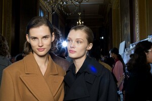 backstage-defile-stella-mccartney-automne-hiver-2019-2020-paris-coulisses-53.thumb.jpg.b8df35aa3a5e95576e4177cb3e1a4035.jpg