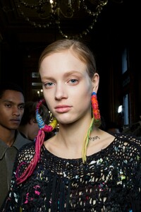 backstage-defile-stella-mccartney-automne-hiver-2019-2020-paris-coulisses-57.thumb.jpg.1dce90daf36e71bb7c0c958eee151567.jpg