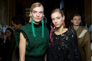 backstage-defile-stella-mccartney-automne-hiver-2019-2020-paris-coulisses-58.thumb.jpg.91bfc83b85cb51f09c688defc89df031.jpg