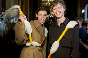 backstage-defile-stella-mccartney-automne-hiver-2019-2020-paris-coulisses-63.thumb.jpg.abbba5786dec272b4255f2795d7765ae.jpg