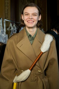 backstage-defile-stella-mccartney-automne-hiver-2019-2020-paris-coulisses-64.thumb.jpg.5205a18bb000ff6f0d94f7460ba7088c.jpg