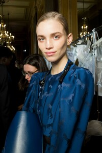 backstage-defile-stella-mccartney-automne-hiver-2019-2020-paris-coulisses-72.thumb.jpg.a66e33b078f31f1f27f9e7866779faef.jpg