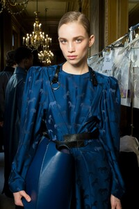 backstage-defile-stella-mccartney-automne-hiver-2019-2020-paris-coulisses-73.thumb.jpg.dad4ef6fe5d6398d46aa40478a66d984.jpg