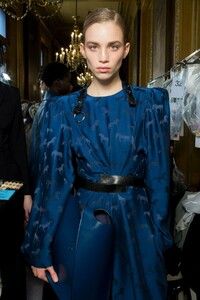 backstage-defile-stella-mccartney-automne-hiver-2019-2020-paris-coulisses-74.thumb.jpg.47f69667d25b8792911f5c1f398f3952.jpg