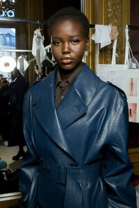 backstage-defile-stella-mccartney-automne-hiver-2019-2020-paris-coulisses-93.thumb.jpg.4b4812f77c9b997cdd592d07c14cd8bd.jpg