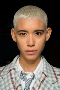 backstage-defile-thom-browne-automne-hiver-2019-2020-paris-coulisses-69.thumb.jpg.cd2c8fb69ba9d1ac7f5ca2bfc6b99e1c.jpg