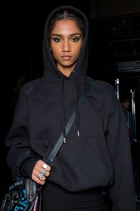 backstage-defile-tommynow-printemps-ete-2019-paris-coulisses-146.thumb.jpg.b4ff673df864818de454a7a1c4d07913.jpg