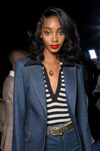 backstage-defile-tommynow-printemps-ete-2019-paris-coulisses-41.thumb.jpg.f5fc5504491cbf1c136bc3e59d170e78.jpg
