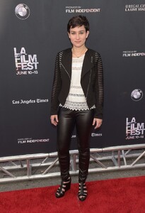 bex-taylor-klaus-at-scream-premiere-at-la-film-festival_1.jpg