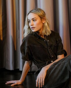 brie-larson-who-what-wear-03-26-2019-6.thumb.jpg.17044a4901837d3d894c94d94af644dd.jpg