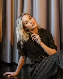 brie-larson-who-what-wear-03-26-2019-7.thumb.jpg.6166719ece487382381065fe28fd1009.jpg