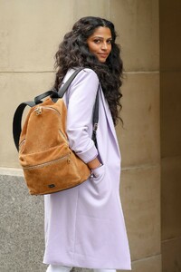 camila-alves-arriving-at-the-hearst-magazines-office-in-nyc-1.jpg