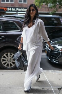 camila-alves-style-new-york-city-09-27-2018-0.jpg