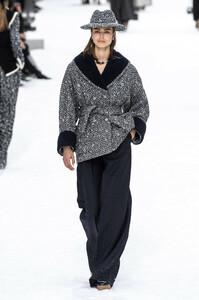 chanel-rs19-0011.thumb.JPG.b5e6d017800476be6b2bf104c4b5cf8c.JPG