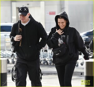 channing-tatum-jessie-j-airport-photos-02.jpg