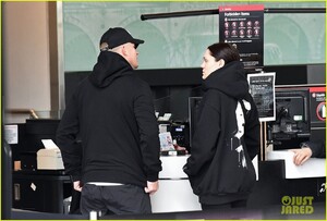 channing-tatum-jessie-j-airport-photos-11.jpg