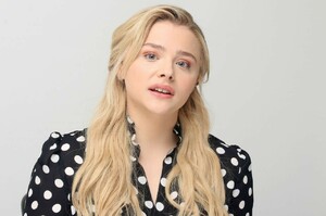 chloe-moretz-greta-press-conference-in-la-18.jpg