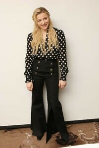 chloe-moretz-greta-press-conference-in-la-6.jpg