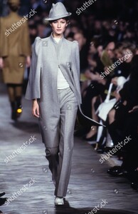 chloe-rtw-fall-1999-collection-paris-shutterstock-editorial-6905695cd.jpg