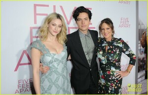 cole-sprouse-lili-reinhart-five-feet-apart-premiere-11.jpg