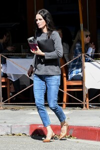 courteney-cox-in-casual-outfit-03-13-2019-1.jpg