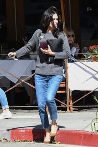 courteney-cox-in-casual-outfit-03-13-2019-2.jpg