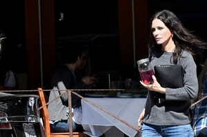 courteney-cox-in-casual-outfit-03-13-2019-7.jpg
