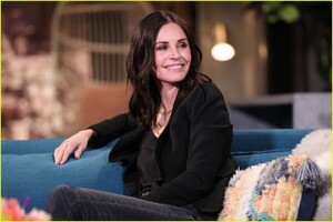 courteney-cox-on-busy-tonight-04.JPG