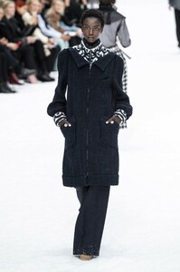 defile-chanel-automne-hiver-2019-2020-paris-look-17.thumb.JPG.9f04db605c784cd6b8e6dd87083d073f.JPG