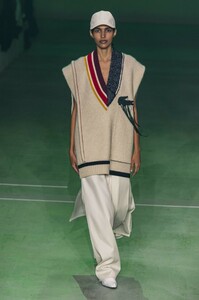 defile-lacoste-automne-hiver-2019-2020-paris-look-32.thumb.jpg.bc27740cfc847849ba33c01f5f0e6852.jpg