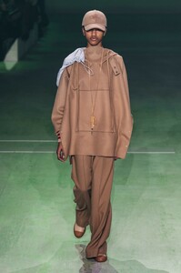 defile-lacoste-automne-hiver-2019-2020-paris-look-4.thumb.jpg.bff0038daf097adb58d5ebbc422dcb22.jpg