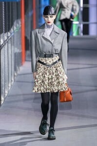 defile-louis-vuitton-automne-hiver-2019-2020-paris-look-28.thumb.jpg.c05642627ff639a78ab9b0a0ef764215.jpg